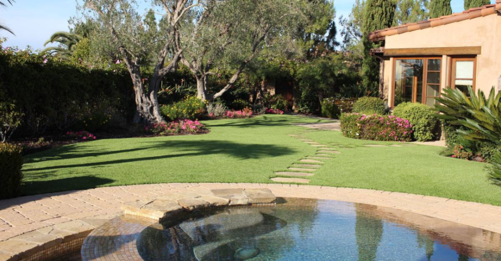 Beautifully landscaped backyard using artificial turf